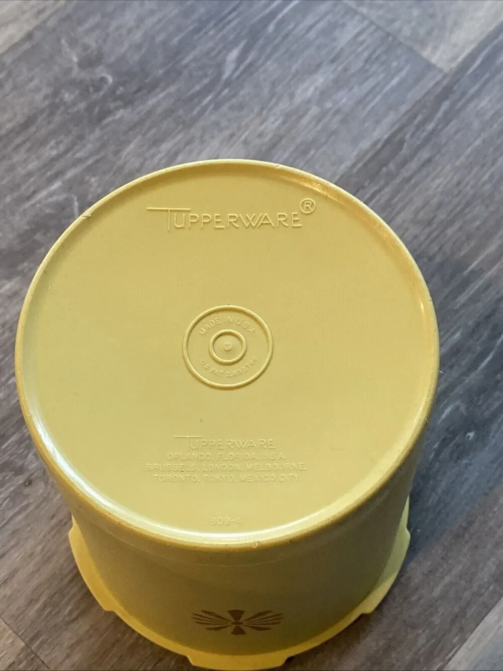 Tupperware Harvest Canister 809-4 With Lid Vintage